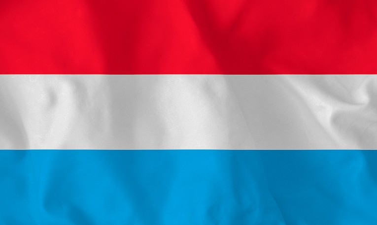 Bendera Luksemburg Berkibar