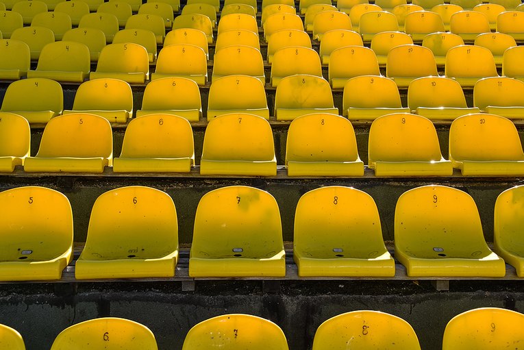 Kursi Stadion Kuning Kosong